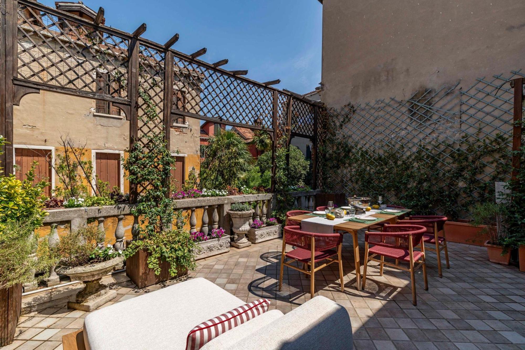 San Barnaba Palace R&r