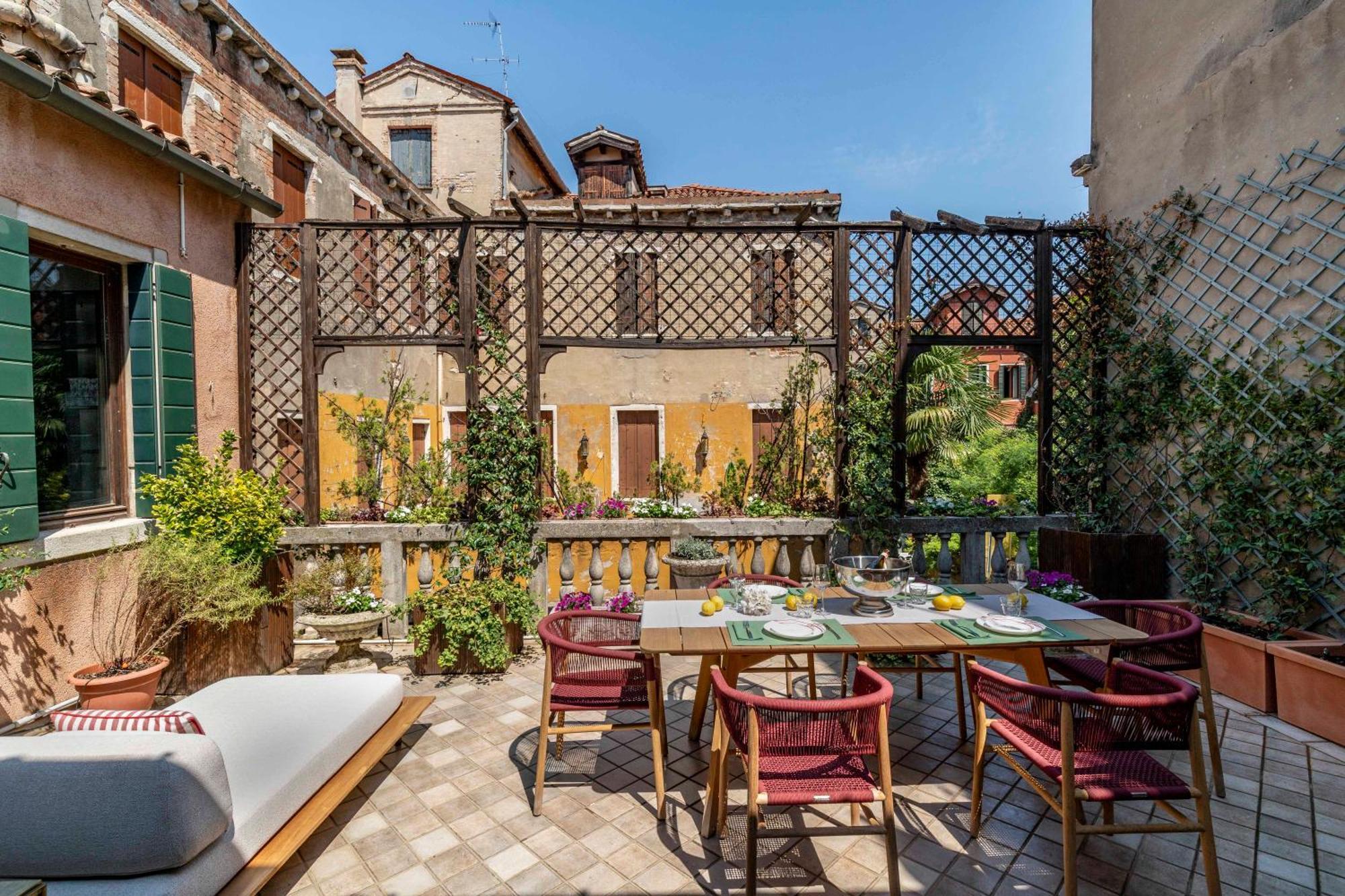San Barnaba Palace R&r Apartment