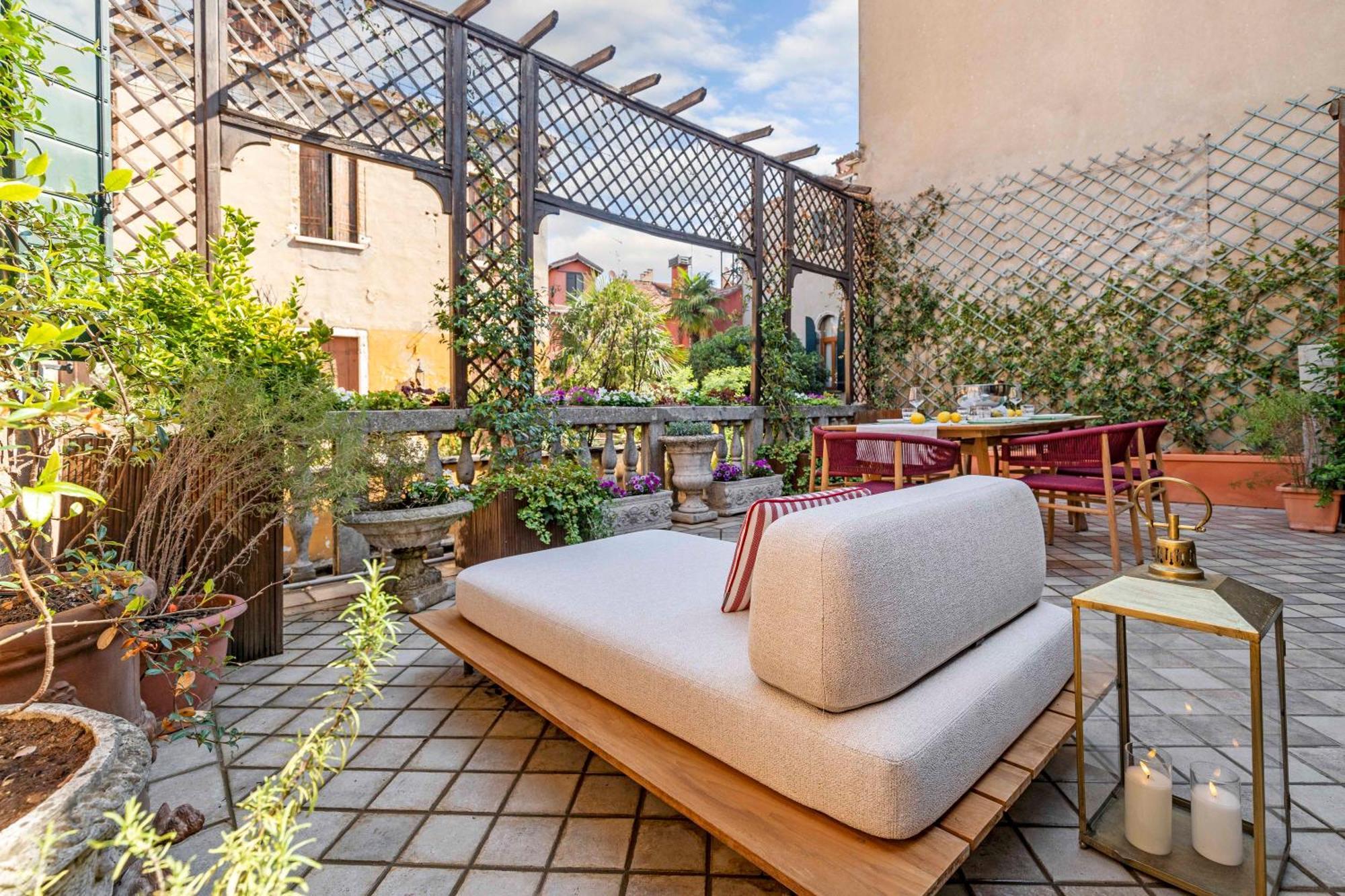 Apartment San Barnaba Palace R&r *